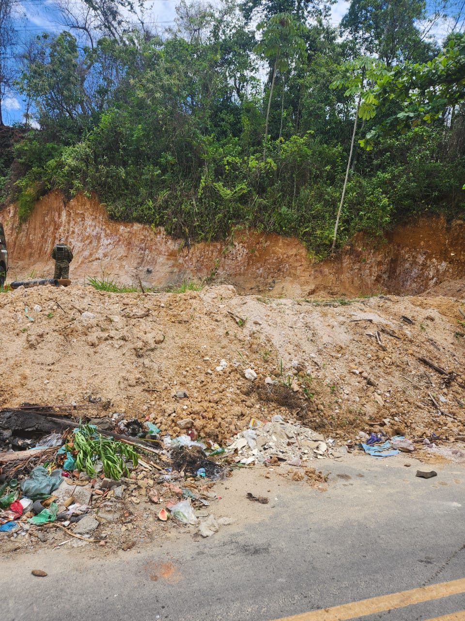 Ambiental encontra indícios de extração irregular do solo em Magé